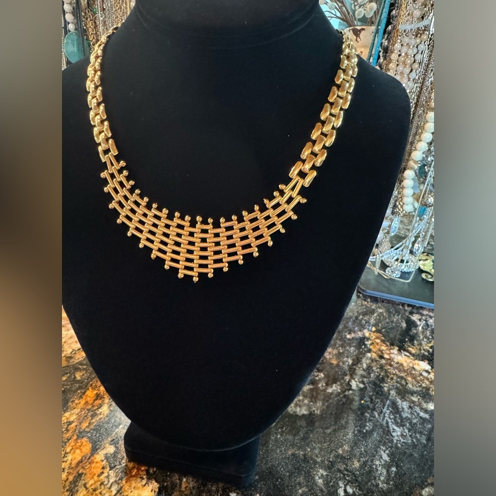 Elegant Gold Necklace for Women - Picture 5 of 6